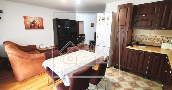 Apartament 3 camere,balcon, parcare - Selimbar\\ str Octavia