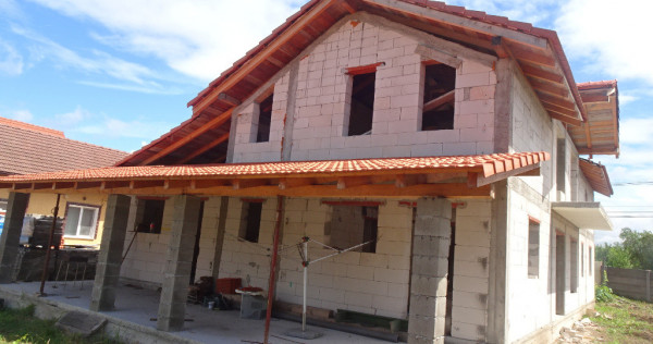 Casa la rosu in Deva, zona Horia, P+ M, suprafata construita 348 mp