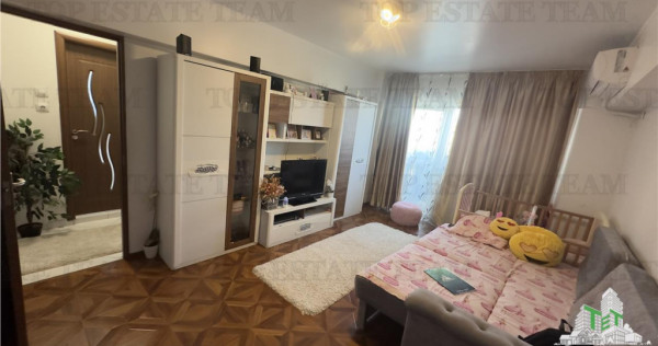 Apartament de 3 camere, mobilat, utilat, stradal, cu 3 balco