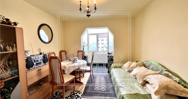 Apartament 2 camere, balcon - 55mp utili - etaj intermediar