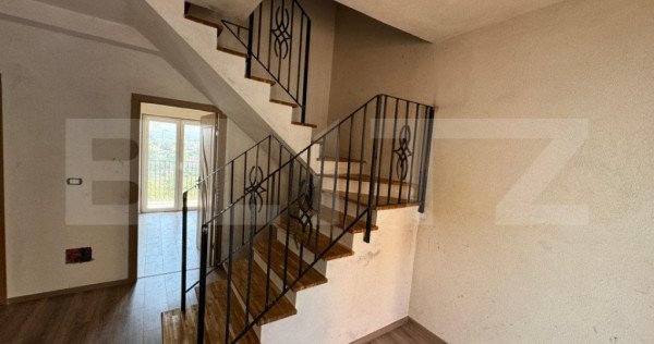 Apartament Scara Interioara, 3 camere, 80 mp, Curte de 145 m