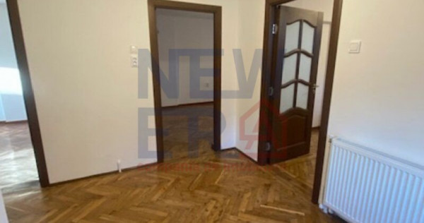 Apartament 3 camere in vila Capitale