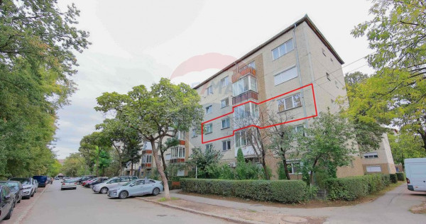 Apartament cu 3 camere de vânzare în zona Nufarul