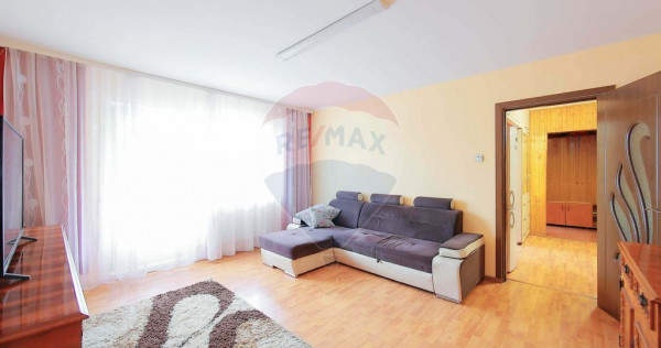 Apartament cu 3 camere de vânzare în zona Nufarul