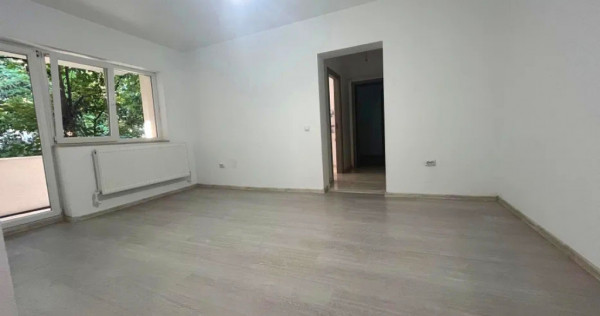 Apartament 3 camere - etajul 1 - Podu Roș, Liceul Racoviț?