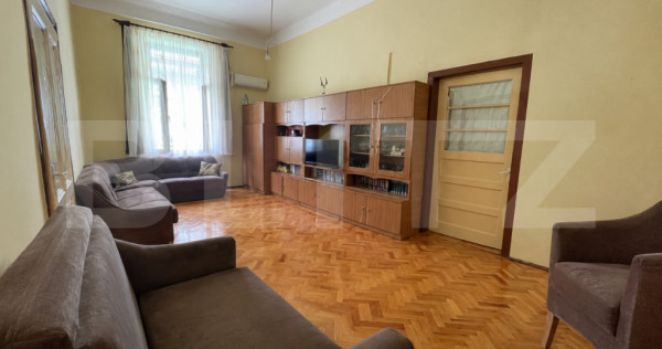 Apartament cu 2 camere de vanzare, 74 mp, l&acirc;ngă Tribunal,