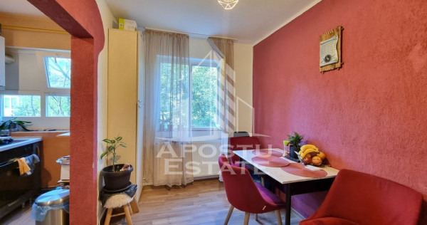 Apartament 4 camere, decomandat, centrala proprie, zona D...