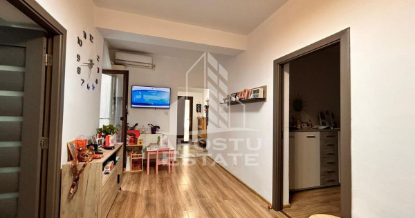 Apartament 3 camere, complet renovat la curte comuna in z...