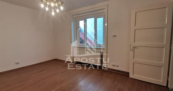 Apartament 2 camere, etaj intermediar, centrala proprie P...