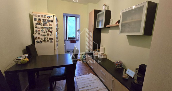 Apartament cu 2 camere, decomandat, centrala proprie, zon...