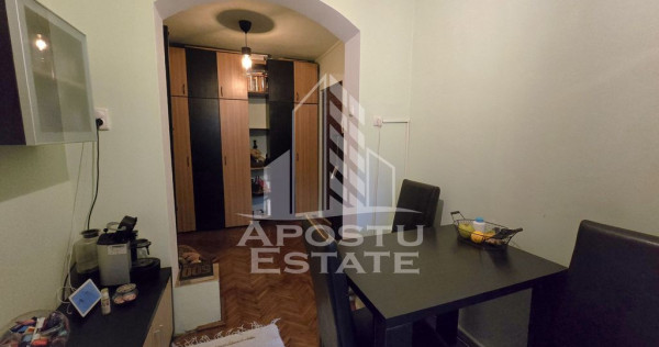 Apartament cu 2 camere, decomandat, centrala proprie, zon...