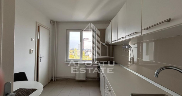 Apartament 3 camere, etaj intermediar cu centrala in Piat...