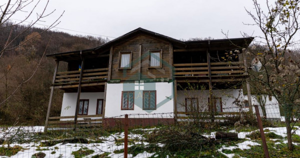 Casa de vanzare, zona de munte, loc. Sacaramb, jud. Huned...