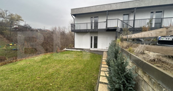 Casa de vanzare cu 7 camere, 260 mp, zona Aquapark Nymphaea