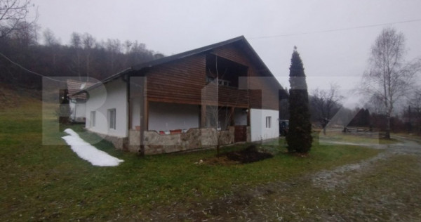 Casa cu 4 camere, 90 mp utili, 6300 mp teren, zona Mijloceni