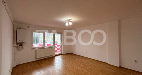 Garsoniera de vanzare etaj intermediar 45 mpu si balcon Sibi