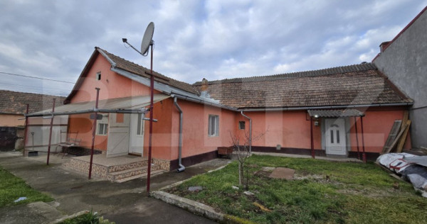 Casă cu 5 camere și teren de 461 mp, zona Poiana