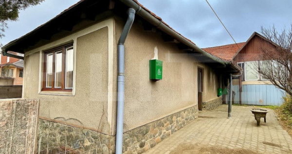 Casa individuala cu 4 camere, 300 mp teren, zona Centru