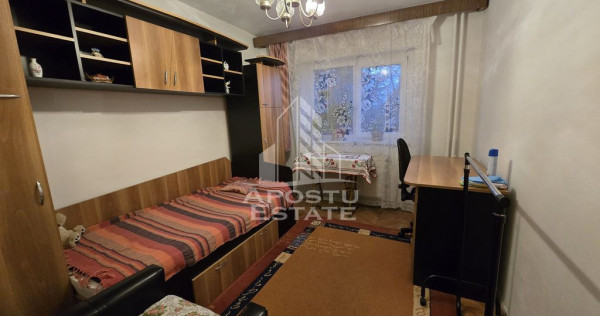 Apartament cu 3 camere, etaj 1, centrala proprie, zona Li...