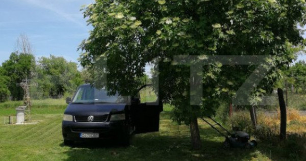 Teren intravilan de vanzare, 1800 mp, cu casa demolabila, zo