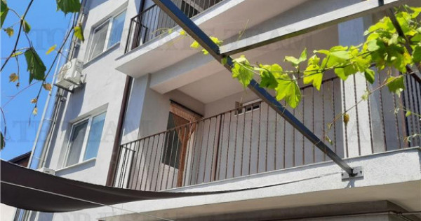 Afacere la cheie, vila turistica cu 10 camere si 10 bai, Efo