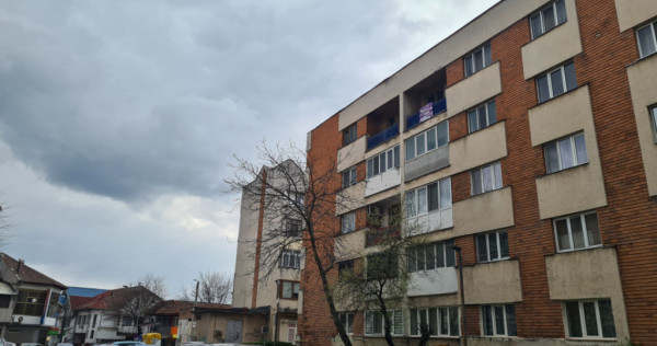 Apartament 3 camere - strada Nicolae Bălcescu - central