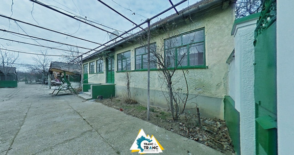 Casa traditionala cu 4 camere, in Cuvin