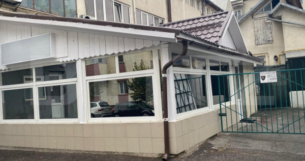 Spațiu comercial de v&acirc;nzare, 2 incaperi, 70 mp, Bistrita