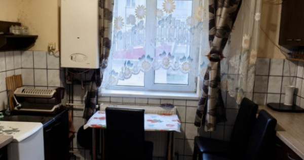 Apartament 2 camere bloc caramida etaj 1