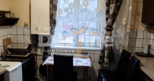 Apartament 2 camere bloc caramida etaj 1