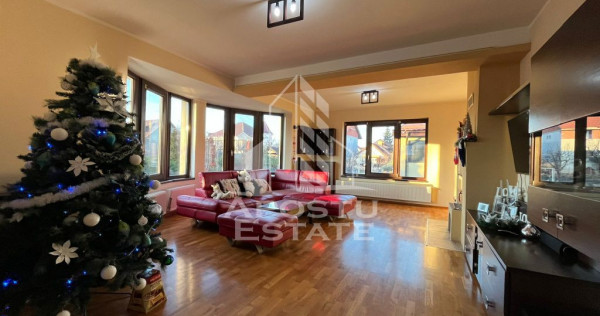 Casa individuala cu 6 camere,3 bai, garaj, teren 1362 mp