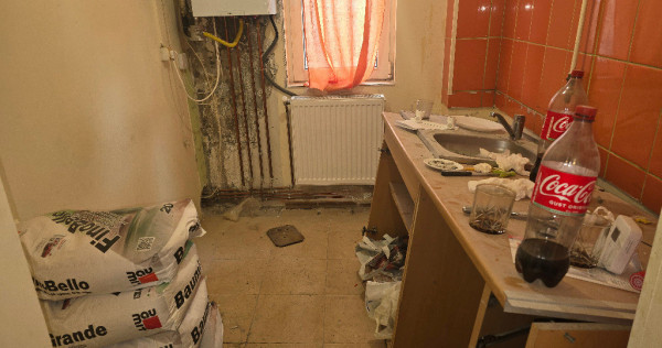 Vand apartament 2 camere, Deva, zona Micro 15 (Lidl), parter inalt,