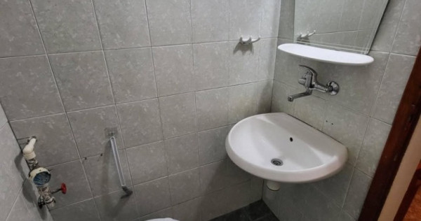 2 camere de vanzare in zona Astra