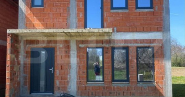 Casa de vanzare cu 2 camere, 93 mp, zona Martinesti