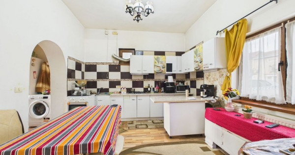 Casa cu 6 camere in Parneava