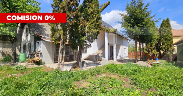 Casă spațioasă, de vanzare, cu 10 camere, 200 mp, zona se