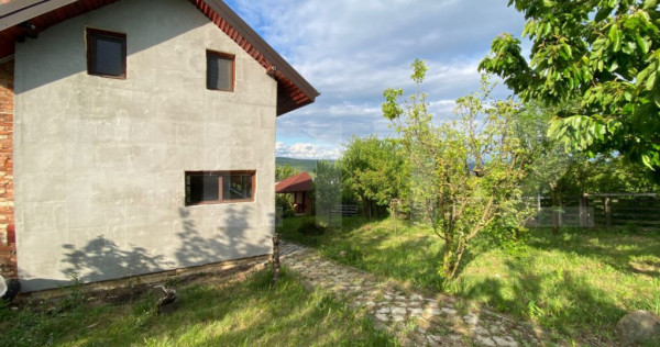Căsuță cochetă cu panoramă superbă asupra satului Câm