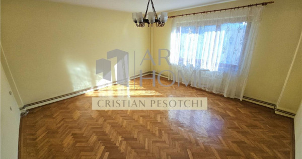 Apartament 5 camere, nemobilat, zona Ultracentrala, Ploiesti