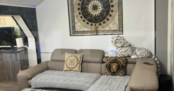 Apartament de v&acirc;nzare, cu 3 camere, 100 mp, zona Valea Auri