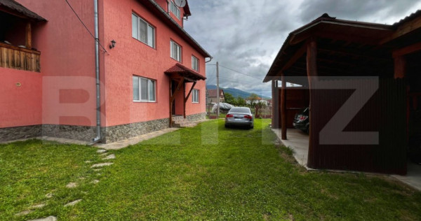 Casa de vanzare, cu 7 camere, 150 mp, zona Stramba