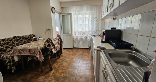 Apartament 4 camere ,etaj 2,2 balcoane 2 bai, zona Dorobanti