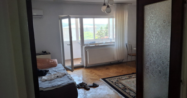 Apartament 3 camere centru policlinică cu plată