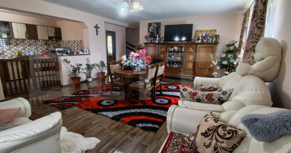 Casa de vanzare, cu 4 camere, 300 mp, zona exterior sud