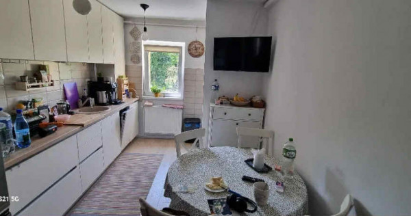 Apartament 3 camere, decomandat zona Tractorul