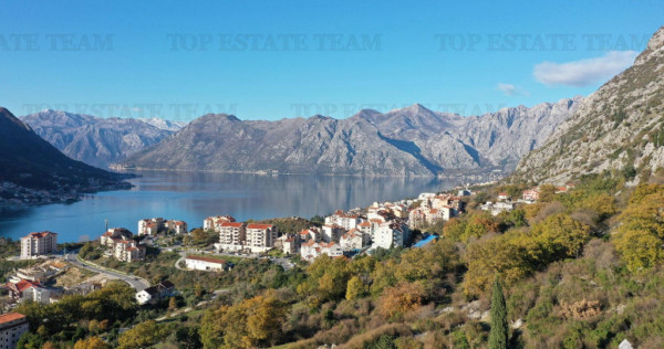 Teren de in Kotor Muntenegru