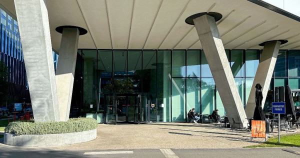 Rezervați un loc de muncă rezervat în colaborare, în Spaces Campus 6