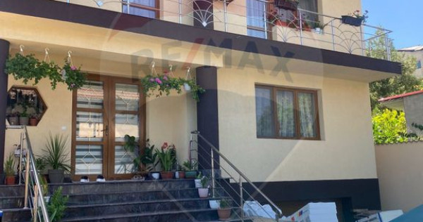 Casă / Vilă cu 6 camere de vânzare în zona Central