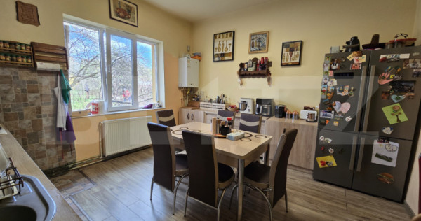 Apartament in casa 100 mp, 3 camere, teren 260mp, zona Dambu