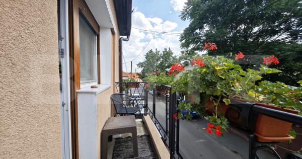 Apartament cu 3 camere + birou la casă cu curte, zona Iorga