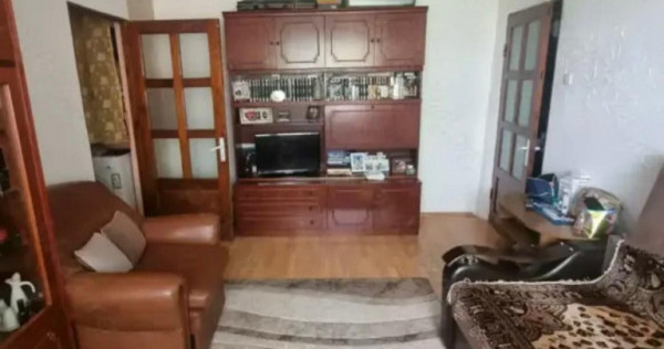 Apartament 2 camere, semidecomandat - zona Noua